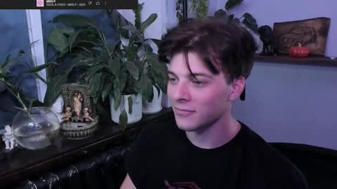 Snapshot of whiteegrimm chatting on 10-11-25, 05:00 Gus online show from 10-11-25, 05:00