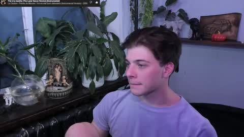 Snapshot of whiteegrimm chatting on 10-12-25, 06:40 Gus online show from 10-12-25, 06:40