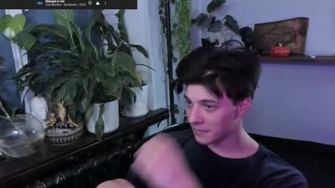 Snapshot of whiteegrimm chatting on 11-09-25, 07:34 Gus online show from 11-09-25, 07:34