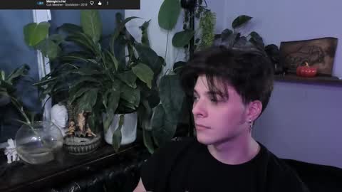 Snapshot of whiteegrimm chatting on 11-13-25, 09:14 Gus online show from 11-13-25, 09:14