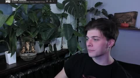 Snapshot of whiteegrimm chatting on 11-18-25, 07:18 Gus online show from 11-18-25, 07:18