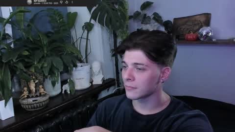 Snapshot of whiteegrimm chatting on 11-24-25, 09:03 Gus online show from 11-24-25, 09:03