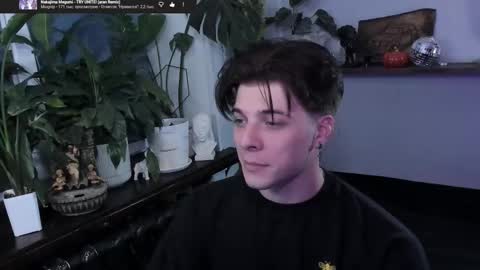 Snapshot of whiteegrimm chatting on 11-27-25, 09:28 Gus online show from 11-27-25, 09:28