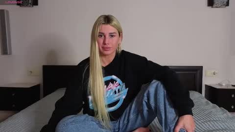 Snapshot of whiteflower_x0 chatting on 01-13-26, 08:30 ASK ME online show from 01-13-26, 08:30