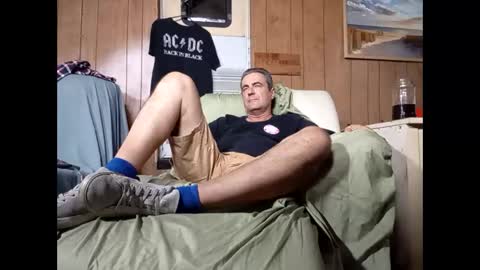 Snapshot of whitelion67 chatting on 12-22-25, 06:05 whitelion67 online show from 12-22-25, 06:05