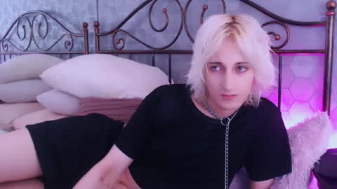 Snapshot of whitenyx chatting on 09-21-25, 08:16 Nyx online show from 09-21-25, 08:16