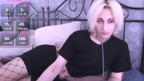 Snapshot of whitenyx chatting on 10-29-25, 10:22 Nyx online show from 10-29-25, 10:22