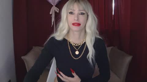 White Queen online show from 02-03-25, 10:58