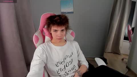 Snapshot of whiterabbit342 chatting on 12-20-25, 01:18 Geoffrey online show from 12-20-25, 01:18