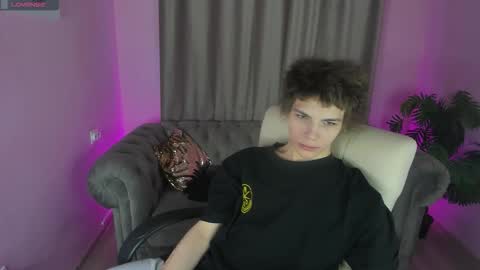 Snapshot of whiterabbit342 chatting on 02-04-26, 01:39 Geoffrey online show from 02-04-26, 01:39