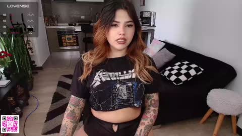 Snapshot of whites_emma chatting on 01-10-25, 06:38 EMMA online show from 01-10-25, 06:38