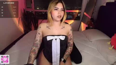 Snapshot of whites_emma chatting on 02-18-25, 02:27 EMMA online show from 02-18-25, 02:27