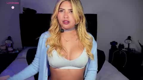 Snapshot of whites_emma chatting on 10-24-25, 02:41 EMMA online show from 10-24-25, 02:41