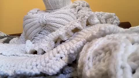 Snapshot of whitesweater chatting on 03-10-26, 06:40 whitesweater online show from 03-10-26, 06:40