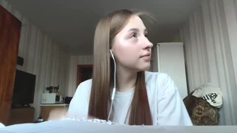 Snapshot of whitneyehlers chatting on 03-17-26, 01:58 Vicky online show from 03-17-26, 01:58