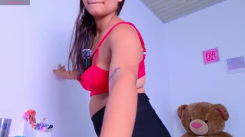 Snapshot of whitneyparker1 chatting on 10-22-25, 01:00 Whitney  online show from 10-22-25, 01:00