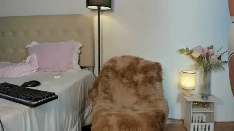 Snapshot of whitneytop69 chatting on 02-06-26, 11:35 Arra Brown online show from 02-06-26, 11:35