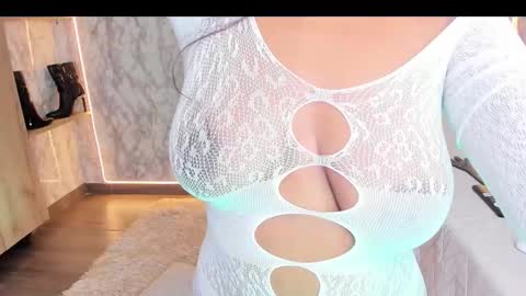 Snapshot of whitneyyfox chatting on 03-26-26, 04:56 whitneyyfox online show from 03-26-26, 04:56