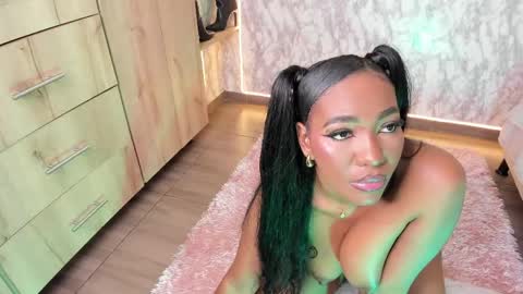 Snapshot of whitneyyfox chatting on 05-24-26, 11:21 whitneyyfox online show from 05-24-26, 11:21