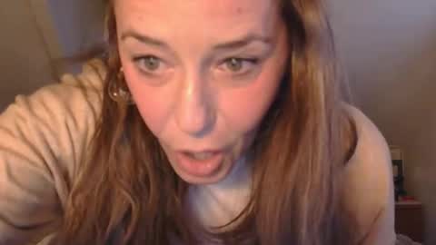 Snapshot of who_is_miss_dior chatting on 01-10-26, 12:51 Miss Dior online show from 01-10-26, 12:51