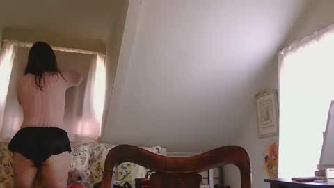 Snapshot of who_is_miss_dior chatting on 01-16-26, 06:12 Miss Dior online show from 01-16-26, 06:12