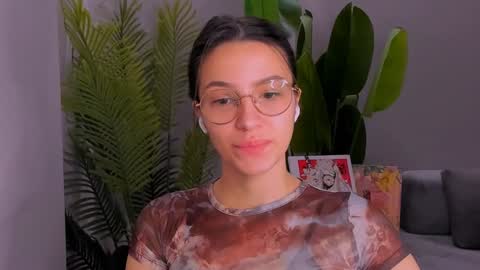 Snapshot of whoislulu chatting on 12-22-24, 07:52 whoislulu online show from 12-22-24, 07:52