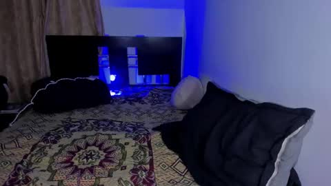 whos_he online show from 03-23-26, 01:53