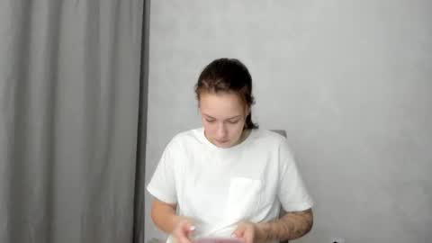 Snapshot of why_again_me chatting on 02-11-26, 09:09 Veronica online show from 02-11-26, 09:09