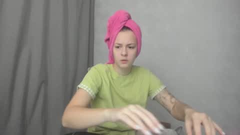 Snapshot of why_again_me chatting on 03-03-26, 07:42 Veronica online show from 03-03-26, 07:42