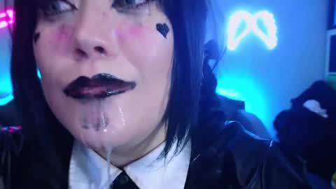 Snapshot of wickedxqueen chatting on 12-06-24, 05:31 Laura online show from 12-06-24, 05:31