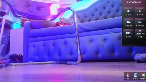 Snapshot of wickedxqueen chatting on 12-11-24, 07:53 Laura online show from 12-11-24, 07:53