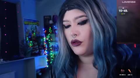 Snapshot of wickedxqueen chatting on 12-18-24, 05:15 Laura online show from 12-18-24, 05:15