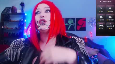 Snapshot of wickedxqueen chatting on 12-23-24, 05:49 Laura online show from 12-23-24, 05:49