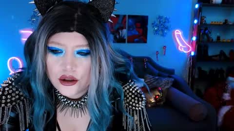 Snapshot of wickedxqueen chatting on 12-28-24, 11:05 Laura online show from 12-28-24, 11:05