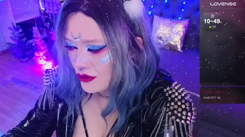 Snapshot of wickedxqueen chatting on 01-01-25, 12:11 Laura online show from 01-01-25, 12:11