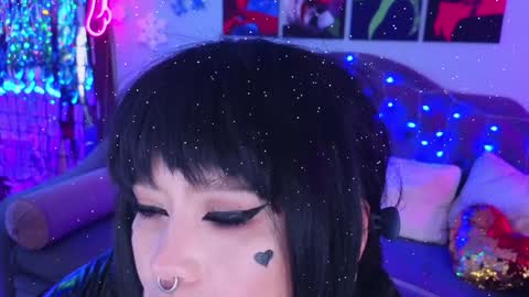 Snapshot of wickedxqueen chatting on 01-01-25, 11:29 Laura online show from 01-01-25, 11:29