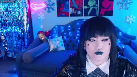 Snapshot of wickedxqueen chatting on 01-07-25, 09:57 Laura online show from 01-07-25, 09:57