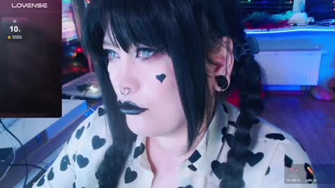 Snapshot of wickedxqueen chatting on 01-14-25, 04:47 Laura online show from 01-14-25, 04:47