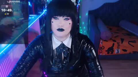 Snapshot of wickedxqueen chatting on 01-23-25, 04:52 Laura online show from 01-23-25, 04:52