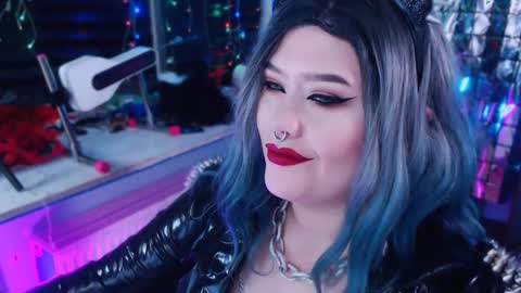 Snapshot of wickedxqueen chatting on 01-27-25, 05:03 Laura online show from 01-27-25, 05:03