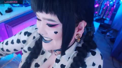 Snapshot of wickedxqueen chatting on 01-31-25, 05:40 Laura online show from 01-31-25, 05:40