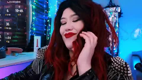 Snapshot of wickedxqueen chatting on 02-19-25, 05:27 Laura online show from 02-19-25, 05:27