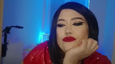 Snapshot of wickedxqueen chatting on 11-09-25, 09:35 Laura online show from 11-09-25, 09:35