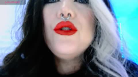 Laura  online show from 04-01-26, 09:23