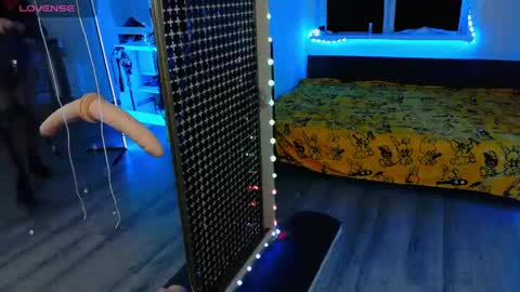 Laura  online show from 04-19-26, 06:32