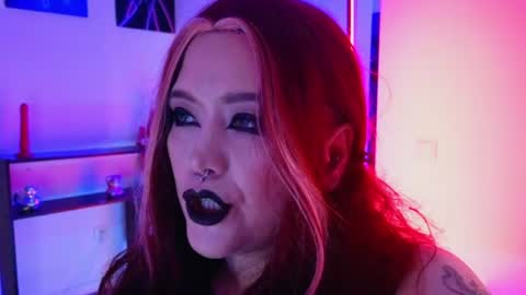 Snapshot of wickedxqueen chatting on 06-21-26, 09:17 Laura online show from 06-21-26, 09:17
