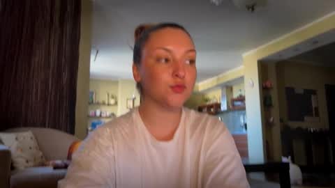 Snapshot of wievin chatting on 09-10-25, 12:05 VI online show from 09-10-25, 12:05