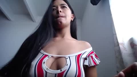 Snapshot of wifhot chatting on 12-29-24, 12:12 Ilauren online show from 12-29-24, 12:12