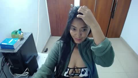 Snapshot of wifhot chatting on 09-16-25, 10:05 Ilauren online show from 09-16-25, 10:05