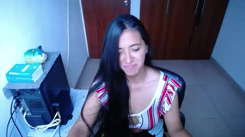 Snapshot of wifhot chatting on 09-16-25, 10:44 Ilauren online show from 09-16-25, 10:44